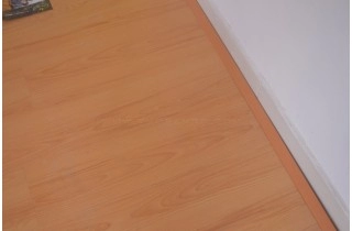 Cách dán len tường sàn gỗ